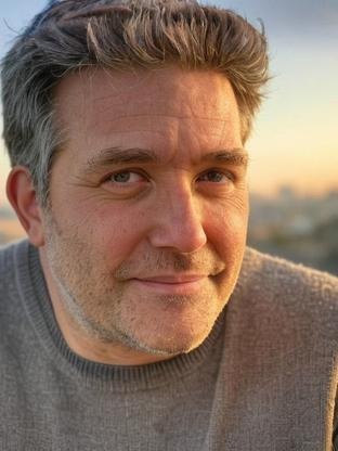 Person who looks like Matthew Morrison