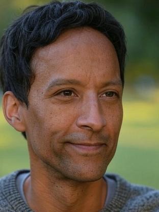 Person who looks like Aasif Mandvi