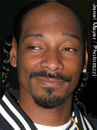 Person who looks like Jim Jones (Rapper)