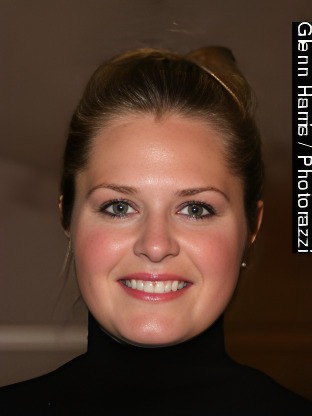 Person who looks like Jessalyn Gilsig