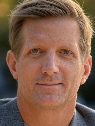 Person who looks like Holt McCallany