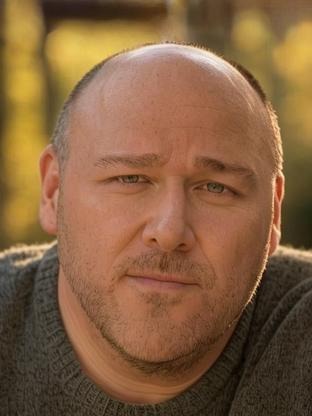 Person who looks like James Gandolfini
