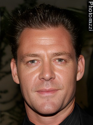 Person who looks like Steve Kazee