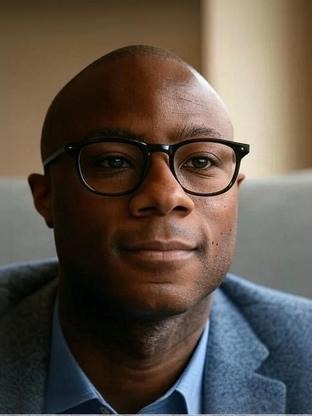 Person who looks like Lance Reddick