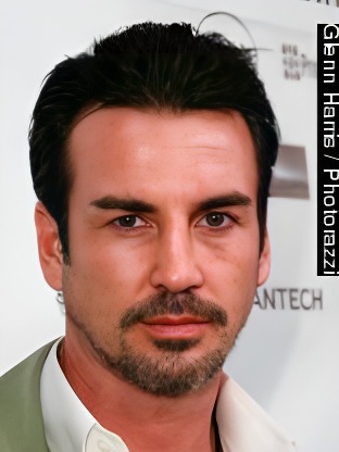Person who looks like Michael Fassbender