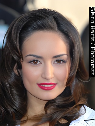 Person who looks like Lisa Zane