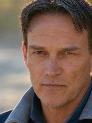 Person who looks like Scott Porter