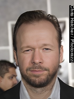 Person who looks like Ike Barinholtz