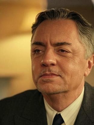 Person who looks like Robert Mitchum