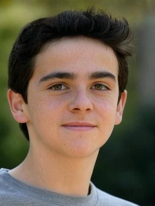 Person who looks like Alexis Cruz