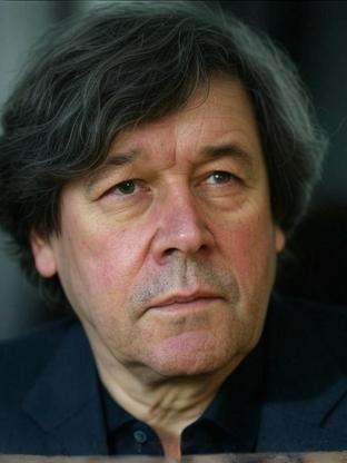 Person who looks like Neil Gaiman