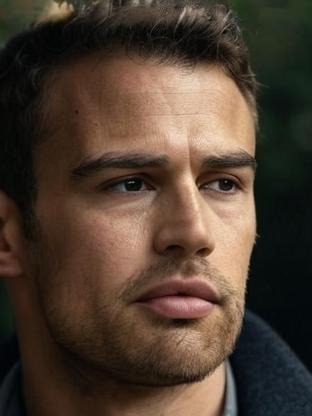 Person who looks like Toby Kebbell