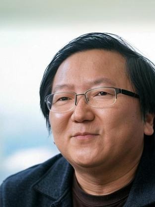 Person who looks like Ke Huy Quan