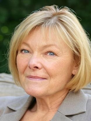 Person who looks like Jennifer Lien