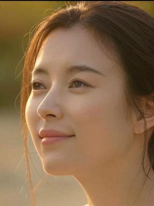 Person who looks like Maya Erskine