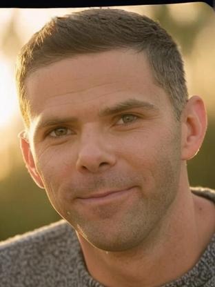 Person who looks like Jerry Ferrara