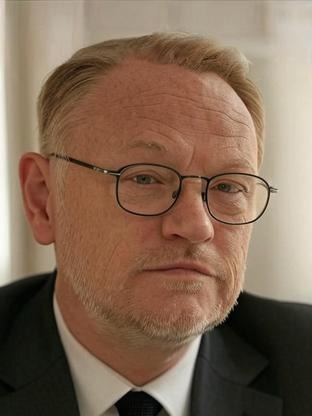 Person who looks like John Carroll Lynch