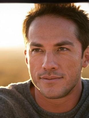 Person who looks like Jay Ryan