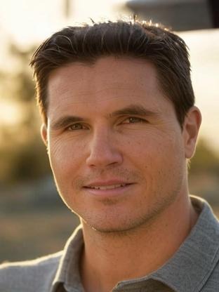 Person who looks like Zach Cregger