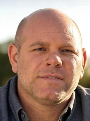 Person who looks like Mike O'Malley
