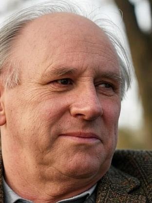 Person who looks like Victor Garber