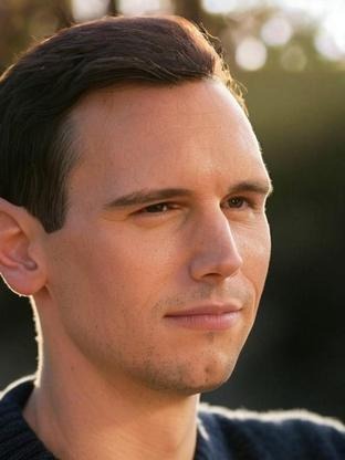 Person who looks like Ryan Kwanten