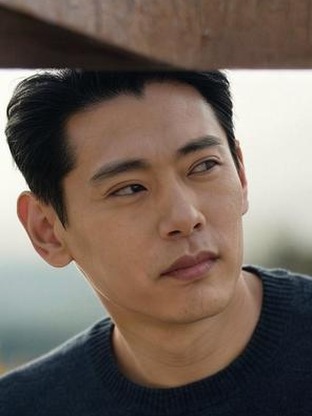 Person who looks like Ross Butler