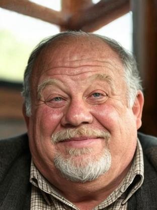 Person who looks like David Ogden Stiers