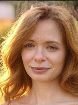 Person who looks like Maya Hawke