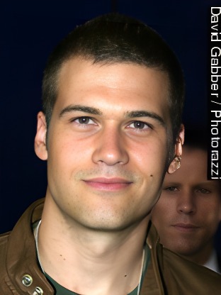 Person who looks like Steven Strait