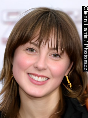Person who looks like Beanie Feldstein