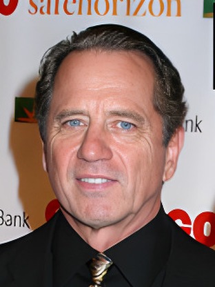 Person who looks like Garry Shandling