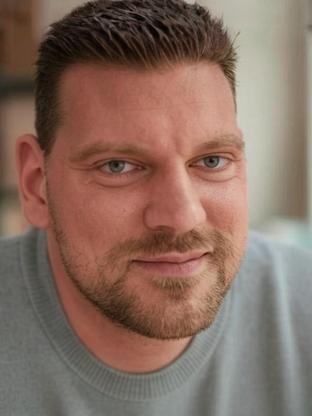 Person who looks like Guillermo Diaz
