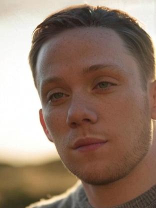 Person who looks like Jaye Davidson