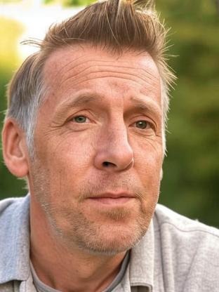 Person who looks like Kevin Conroy