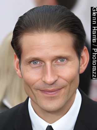 Person who looks like Mark Feuerstein