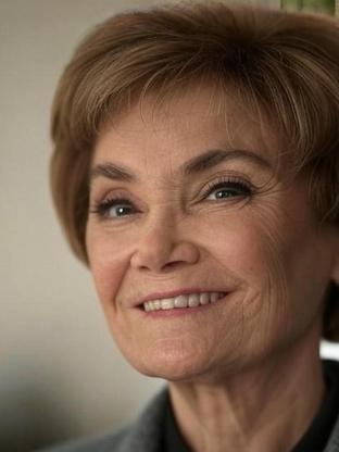 Person who looks like Annie Potts
