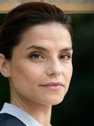 Person who looks like Caitlin Stasey