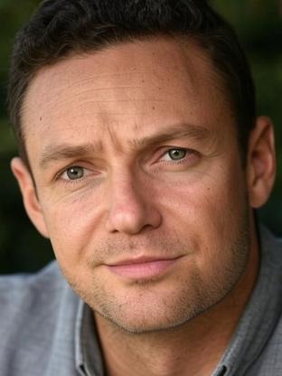 Person who looks like Sean Gunn