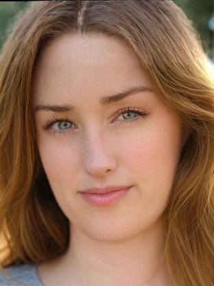 Person who looks like Kaitlyn Dever