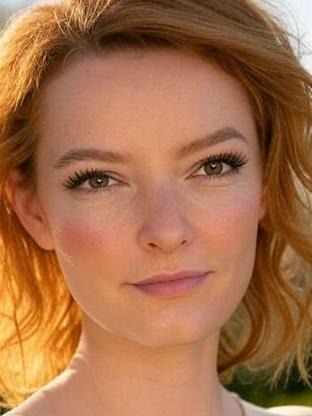 Person who looks like Wrenn Schmidt