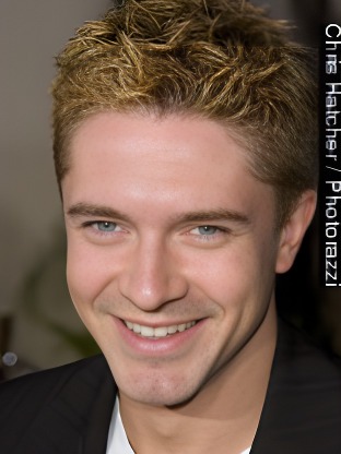 Person who looks like Aaron Tveit