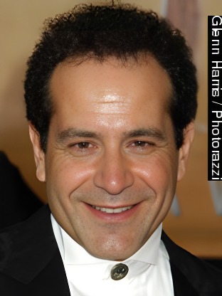 Person who looks like Peter Jacobson