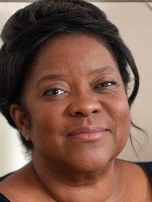 Person who looks like Yvette Nicole Brown