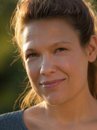 Person who looks like Tori Anderson