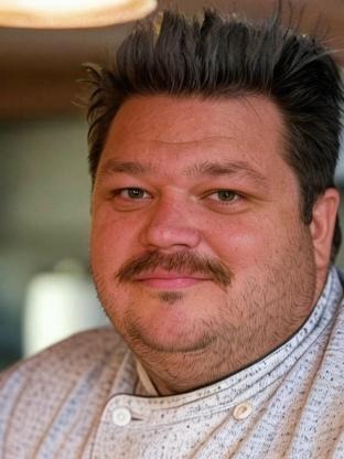 Person who looks like Nick Frost