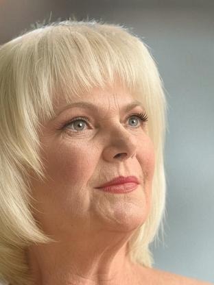 Person who looks like Loni Anderson