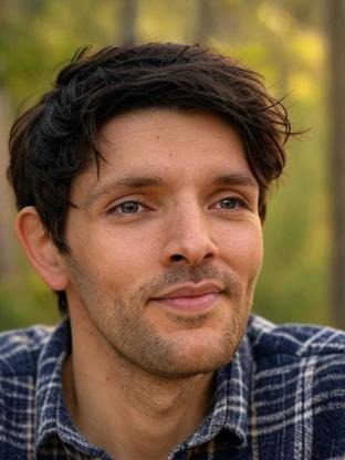 Person who looks like Phil Dunster