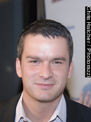 Person who looks like Michael Fassbender