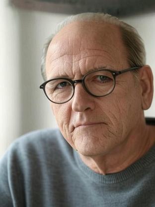 Person who looks like Jeffrey Tambor